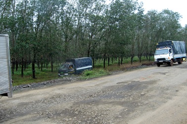 Bỏ tiền tỷ sửa đường để… phá đi làm lại