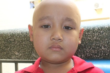 Cháu bé bị u tiểu não ác tính và nụ cười nhói lòng