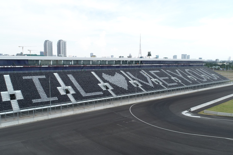 “Đua thử” một vòng đường đua thách thức nhất lịch sử F1 tại Hà Nội - 6 “Đua thử” một vòng đường đua thách thức nhất lịch sử F1 tại Hà Nội - 6