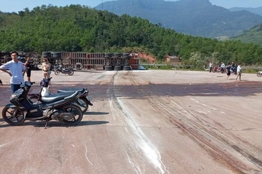 Đối đầu xe container, 2 thanh niên tử vong tại chỗ