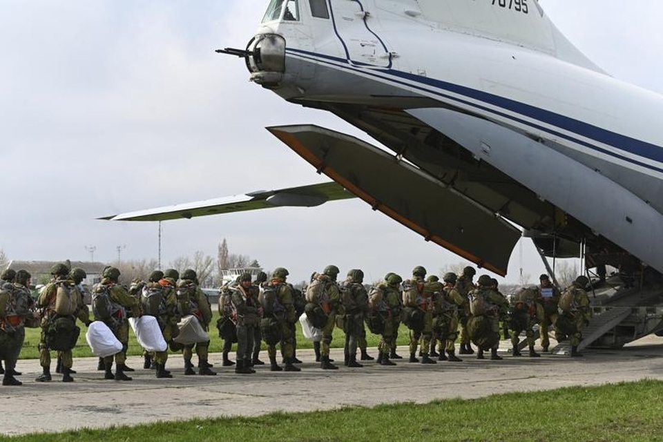 Nga bất ngờ rút quân khỏi khu vực gần biên giới Ukraine - 2 Nga bất ngờ rút quân khỏi khu vực gần biên giới Ukraine - 2