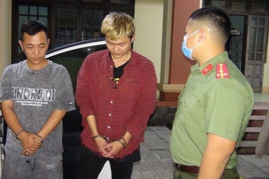 Bắt 2 nghi phạm được người Trung Quốc thuê phát tán tin nhắn rác