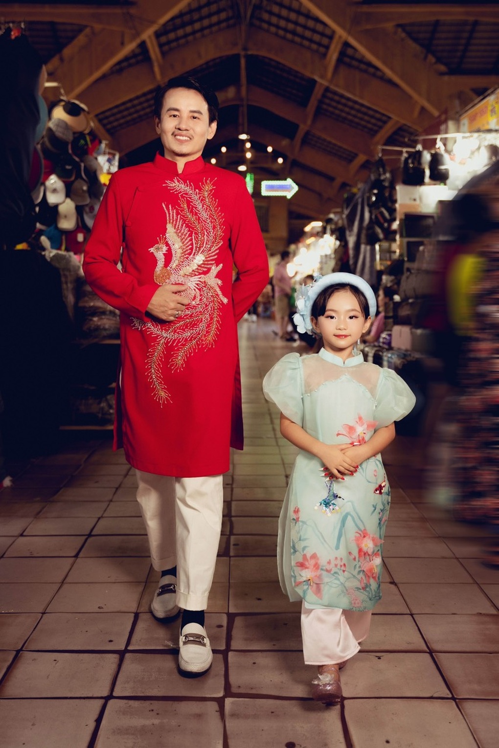 Diễn viên Hồ Quang Mẫn trình diễn thời trang cùng con gái - 2
