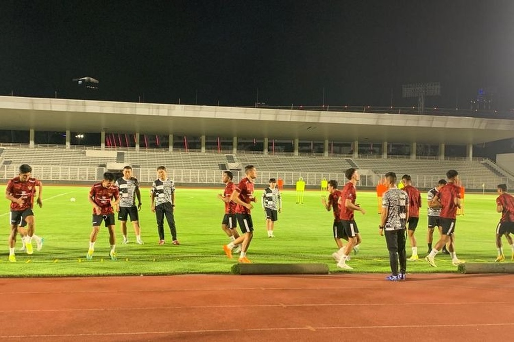 HLV Shin Tae Yong tát học trò, đáp trả phát ngôn của trung vệ Việt Anh - 1 HLV Shin Tae Yong tát học trò, đáp trả phát ngôn của trung vệ Việt Anh - 1