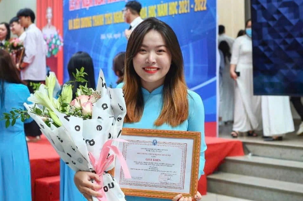 Studentin gewinnt hart umkämpftes irisches Stipendium - 1 Nữ sinh giành được suất học bổng Ireland có tỷ lệ cạnh tranh khốc liệt - 1
