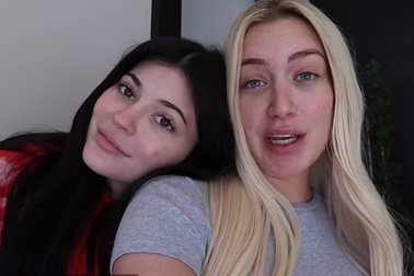 Kylie Jenner quá khác lạ khi thiếu son phấn