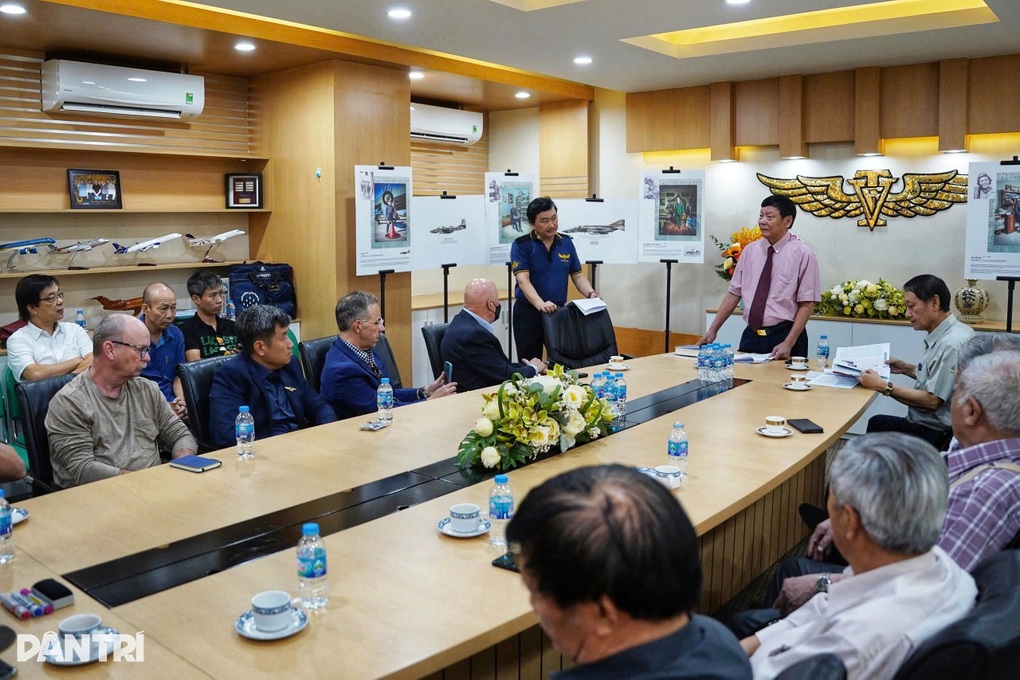 Cựu binh phi công Việt - Mỹ gặp gỡ tại TPHCM - 1 Cựu binh phi công Việt - Mỹ gặp gỡ tại TPHCM - 1