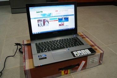 Gặp laptop Samsung QX 410 duy nhất tại Việt Nam