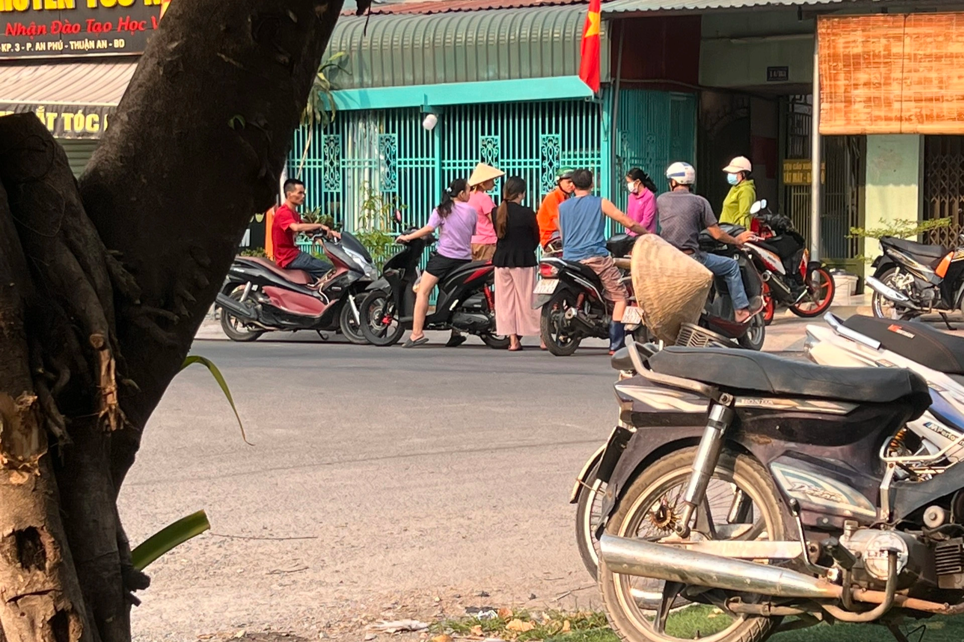 Nam thanh niên nằm chết trên võng trong phòng trọ ở Bình Dương - 1