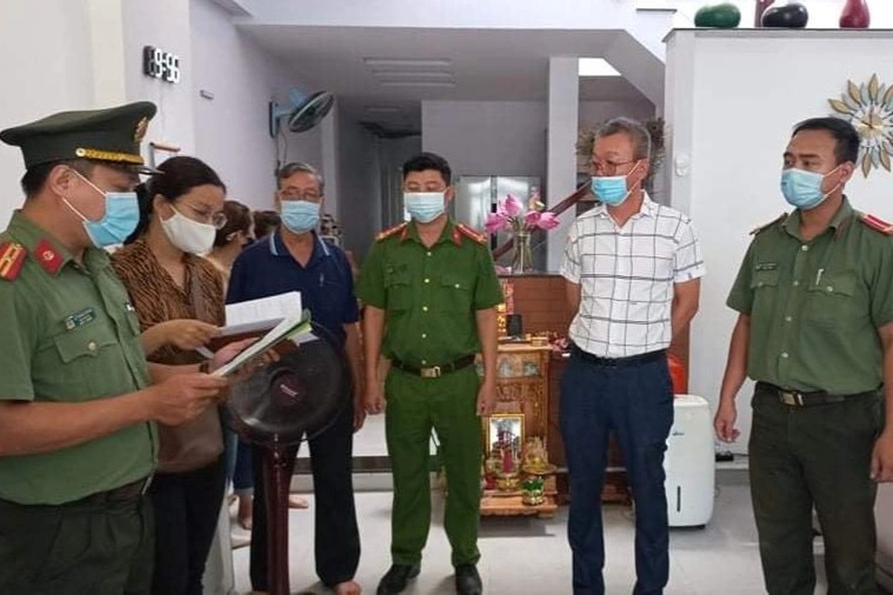 Đà Nẵng: Bắt 3 người Hàn Quốc tổ chức cho 300 chuyên gia nhập cảnh chui - 1 Đà Nẵng: Bắt 3 người Hàn Quốc tổ chức cho 300 chuyên gia nhập cảnh chui - 1