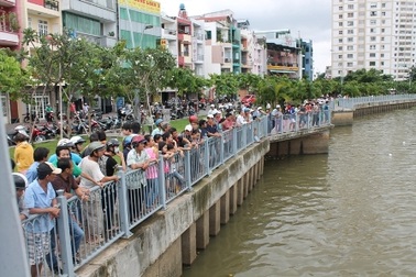 Đi câu cá, phát hiện xác người nổi trên kênh