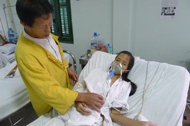 Thiếu 50 triệu đồng, cô bé “mồ côi” đứng trước nguy cơ mất mạng