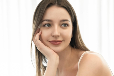 Mỹ nhân người Nga gây sốt nhờ vẻ ngoài như "thiên thần"