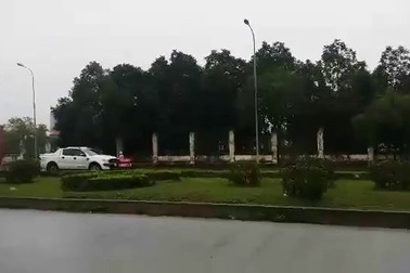 Ông khói lò đốt chất thải nguy hại của BVĐK Ninh Bình xả khói bụi đen kịt "hành dân" và "hủy hoại môi trường"