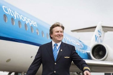 Vua Hà Lan bí mật làm phi công chở khách suốt 21 năm