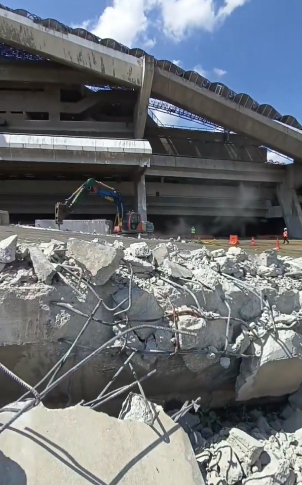 កីឡដ្ឋានយក្សដែលអ្នកគាំទ្រវៀតណាមស្រក់ឈាមម្ដងរួចមកហើយ - ១ SVĐ khổng lồ, nơi CĐV Việt Nam từng đổ máu, sụp đổ trong khoảnh khắc - 1