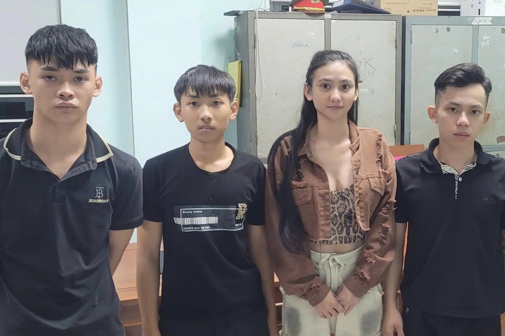 Nữ quái cầm đầu nhóm giang hồ xông vào phòng trọ chém 4 người - 1 Nữ quái cầm đầu nhóm giang hồ xông vào phòng trọ chém 4 người - 1