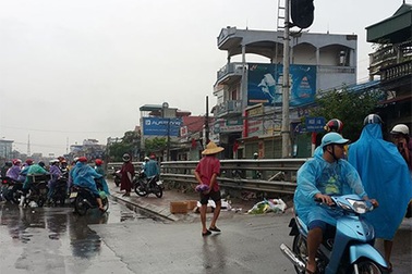 Hà Nội: Người đàn ông bị tàu tông tử vong khi cố vượt đường sắt