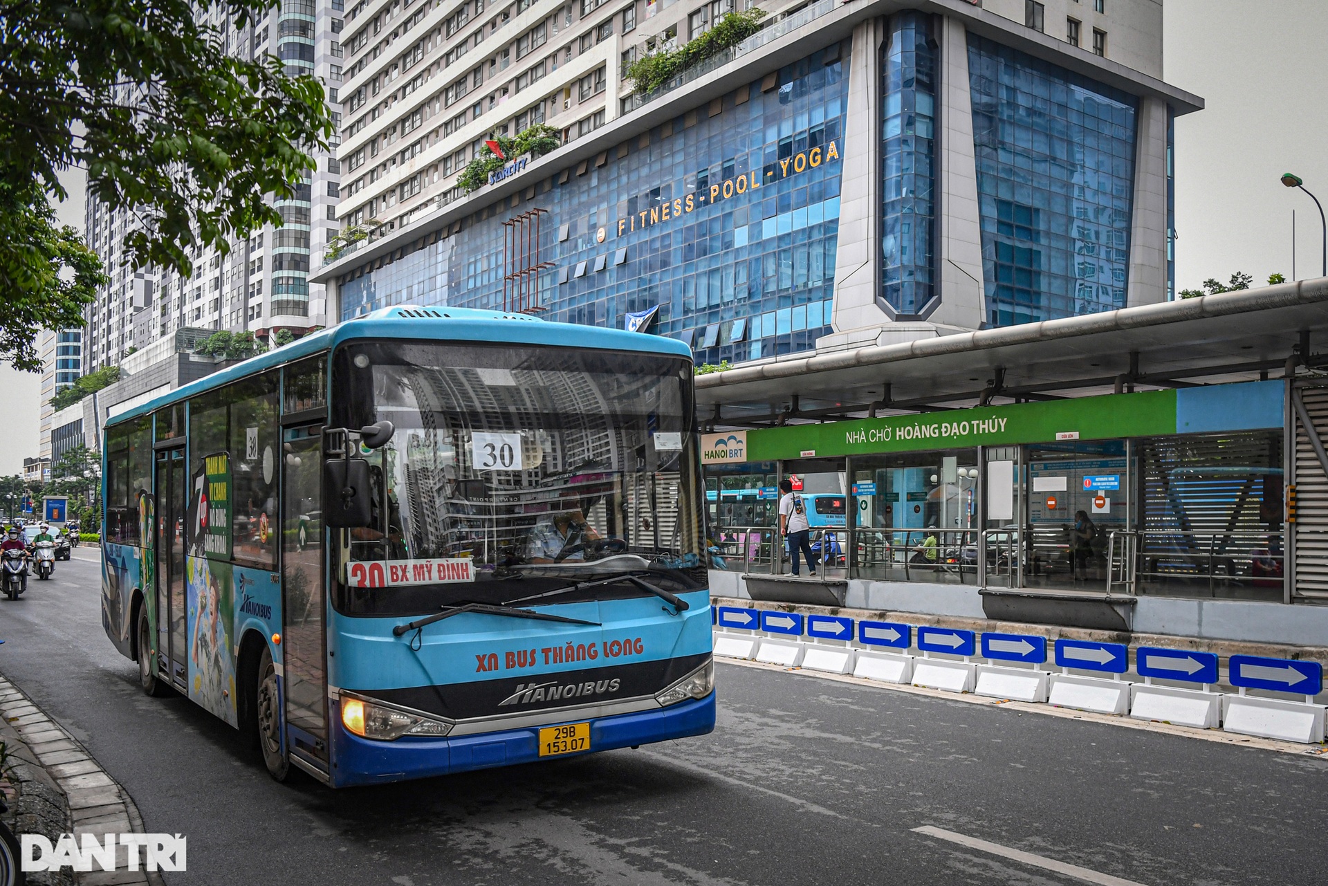 BRT sau 6 năm hoạt động: Đói khách, bị các phương tiện khác chèn ép - 16 BRT sau 6 năm hoạt động: Đói khách, bị các phương tiện khác chèn ép - 16