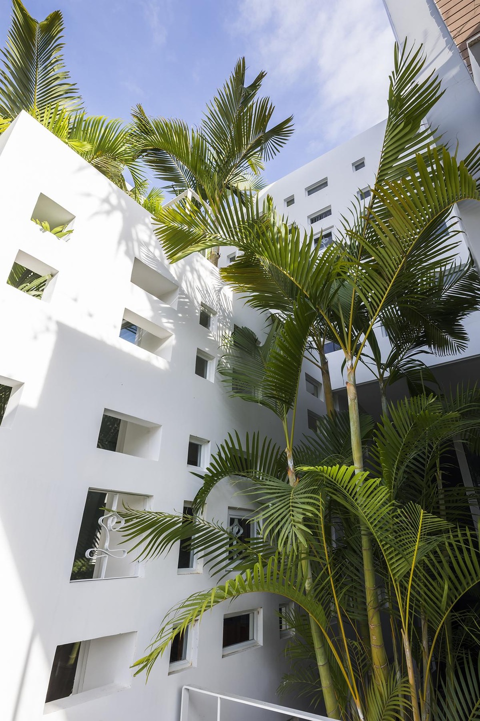 Ngôi nhà có 300 cửa sổ, gia chủ mỗi tháng chỉ tốn 200.000 đồng tiền điện - 7