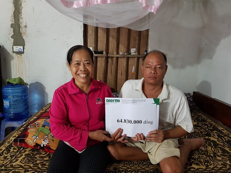 Bạn đọc Dân trí giúp đỡ người phụ nữ nguyện làm đôi chân cho chồng tật nguyền - 5 Bạn đọc Dân trí giúp đỡ người phụ nữ nguyện làm đôi chân cho chồng tật nguyền - 5