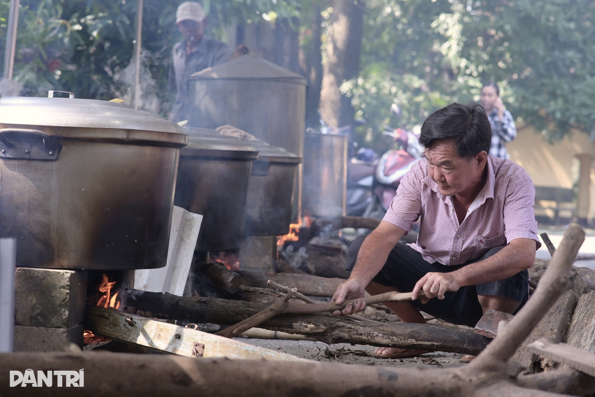 Người dân TPHCM gói bánh tét, hát động viên miền Trung vượt lũ - 4