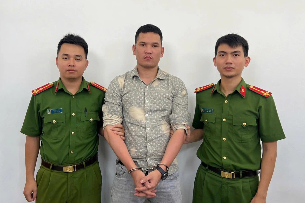 Điều khiển ô tô tải tông trúng bé gái 11 tuổi rồi bỏ trốn - 1 Điều khiển ô tô tải tông trúng bé gái 11 tuổi rồi bỏ trốn - 1