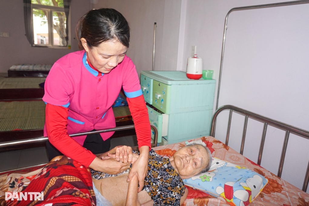 Người con của thương binh thành “con gái” chung của hàng chục người có công - 3 Người con của thương binh thành “con gái” chung của hàng chục người có công - 3