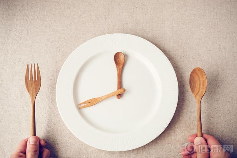 Bỏ bữa tối: Vừa không giảm mỡ thừa, vừa rước bệnh vào người - 4 Bỏ bữa tối: Vừa không giảm mỡ thừa, vừa rước bệnh vào người - 4