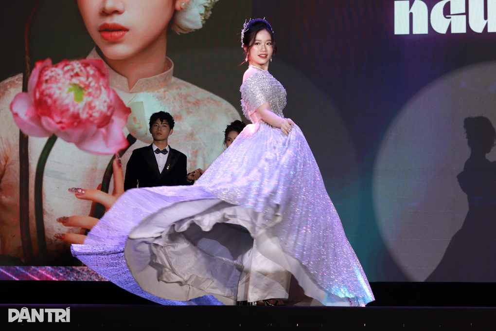 Á khoa chuyên sử trở thành đại sứ Trường THPT chuyên Hà Nội - Amsterdam - 3