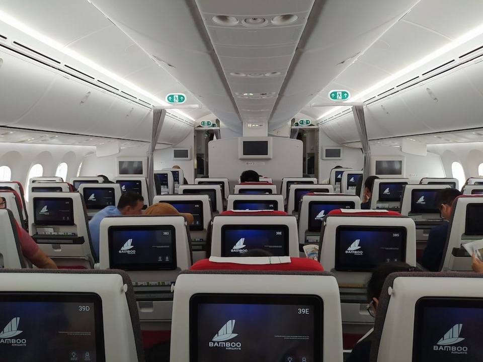 Máy bay thân rộng Boeing 787-9 Dreamliner Ha Long Bay của Bamboo Airways thực hiện chuyến bay thương mại đầu tiên - 9 Máy bay thân rộng Boeing 787-9 Dreamliner Ha Long Bay của Bamboo Airways thực hiện chuyến bay thương mại đầu tiên - 9