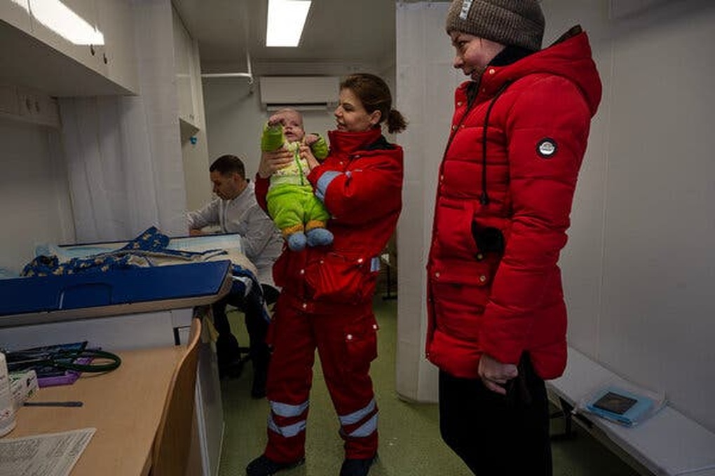 Những phòng khám di động ở vùng nông thôn chiến tuyến của Ukraine - 1 Những phòng khám di động ở vùng nông thôn chiến tuyến của Ukraine - 1