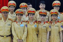 Hà Nội: 100% “bông hoa thép” của CSGT được huy động hỗ trợ sĩ tử