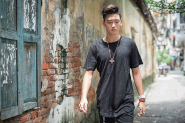 Chàng trai 15 tuổi cao 1m82, có gương mặt “nam thần”  khiến các cô gái “đổ rần rần"