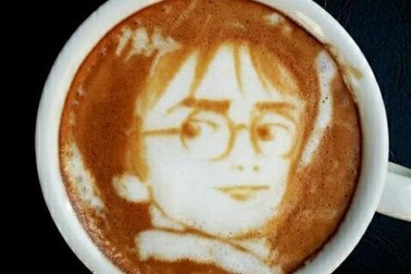 Tranh 3D trên cà phê nhìn thật đến ngỡ ngàng