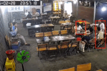 Nhóm thanh niên xông vào quán nhậu chém người ở TPHCM