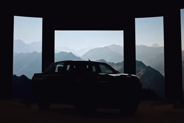 Toyota Hilux thế hệ mới lộ diện trước khi ra mắt chính thức