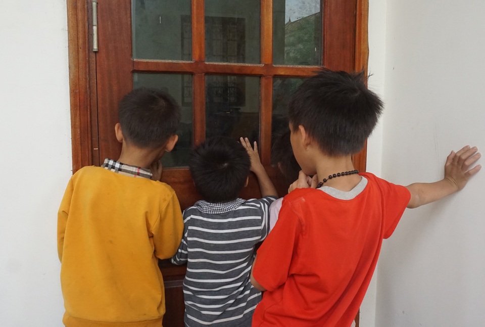 Sa chân vào ma túy, cha bất lực lo 7 đứa con thất học - 4 Sa chân vào ma túy, cha bất lực lo 7 đứa con thất học - 4