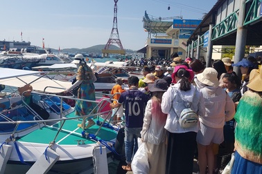 Khánh Hòa nghiêm cấm bè nổi “chui” đón khách dịp lễ 2/9