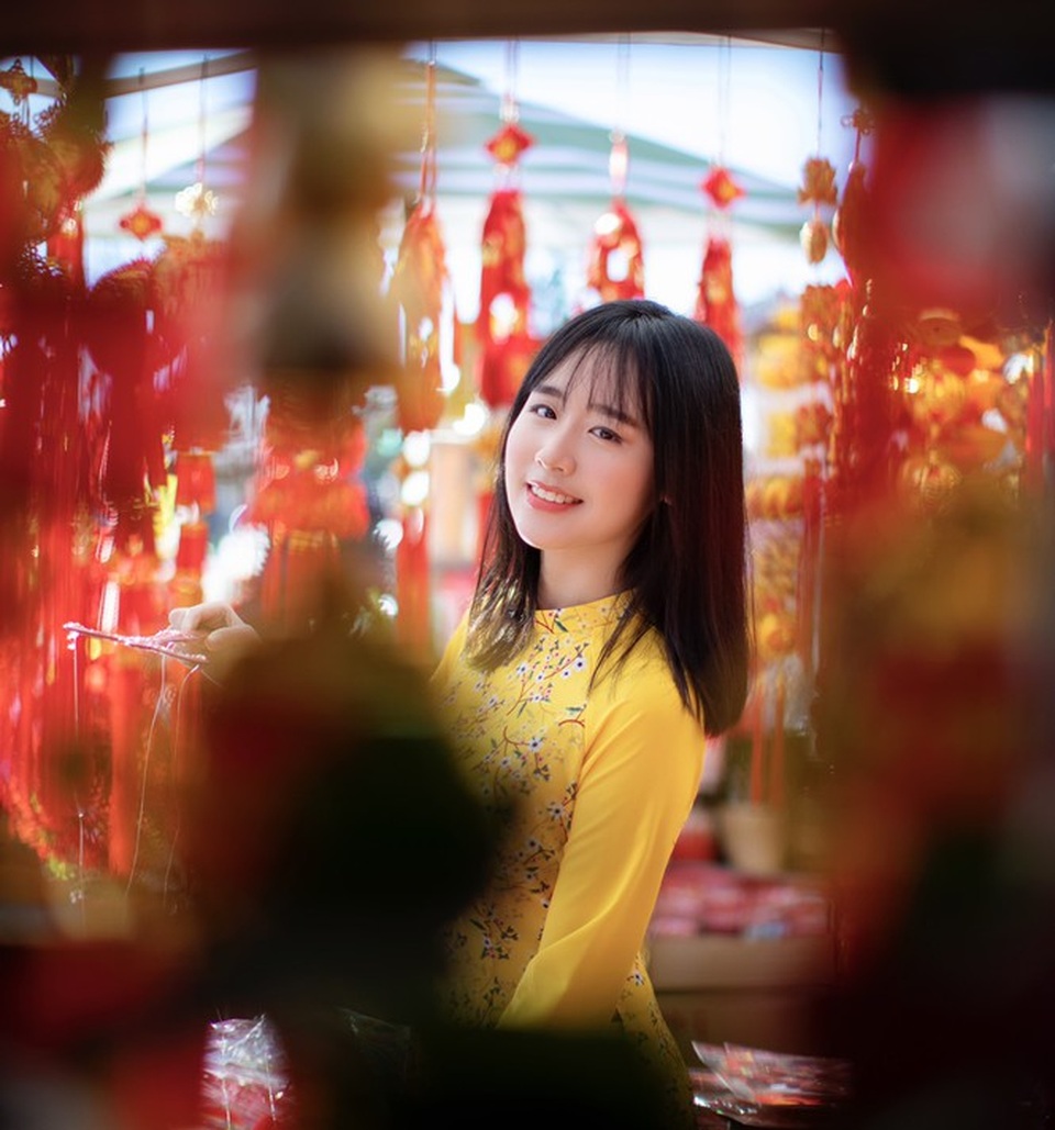 Rực rỡ sắc vàng với bộ ảnh áo dài đón Tết của du học sinh tại Mỹ - 6 Rực rỡ sắc vàng với bộ ảnh áo dài đón Tết của du học sinh tại Mỹ - 6