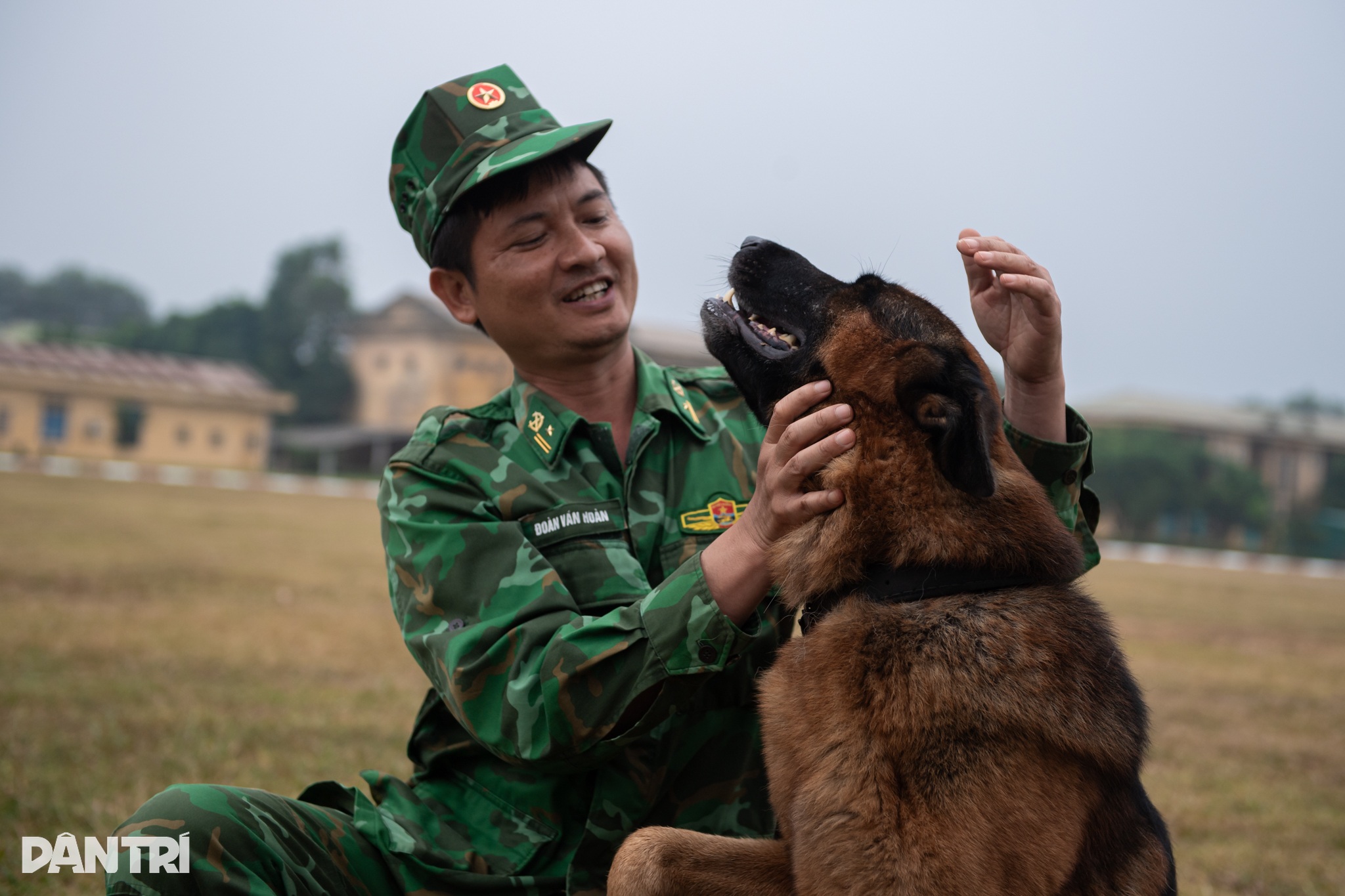 Làng Nủ ngày chó nghiệp vụ sục bùn tìm người trong ký ức lính biên phòng - 4 Làng Nủ ngày chó nghiệp vụ sục bùn tìm người trong ký ức lính biên phòng - 4