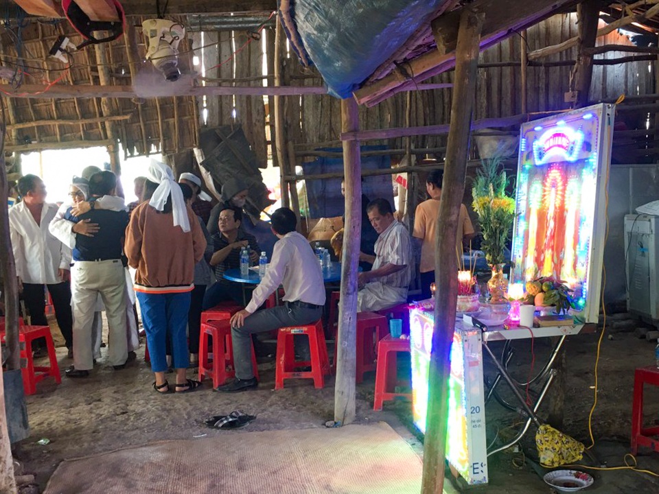 Xót xa cảnh nghèo của người bị kẻ trộm chó bắn chết - 3 Xót xa cảnh nghèo của người bị kẻ trộm chó bắn chết - 3