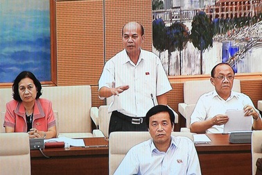 Xuống trại giam ăn cơm xem có thiu không thì giám sát mới… trúng