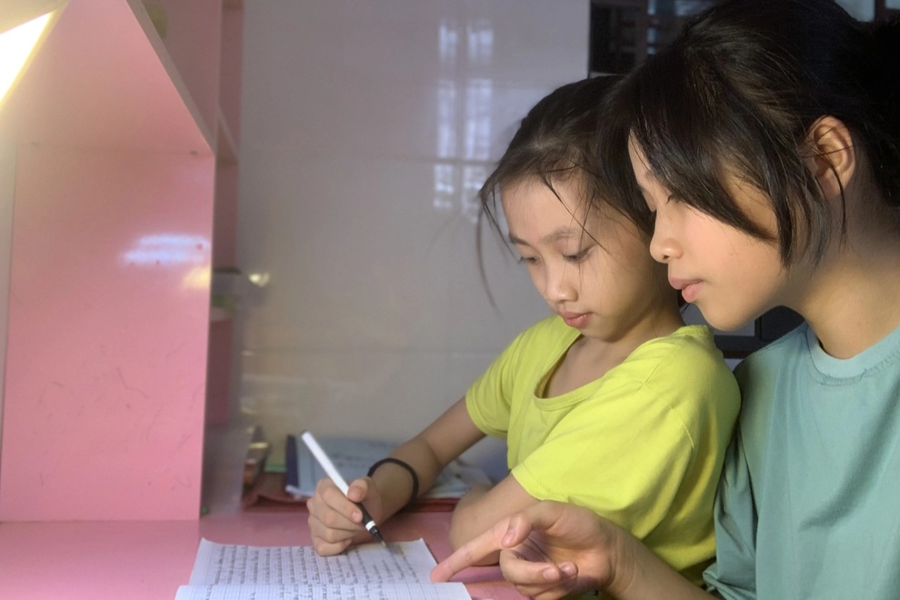Thán phục với bài thi 17 trang giấy của thủ khoa Văn lớp 10 trường chuyên - 2 Thán phục với bài thi 17 trang giấy của thủ khoa Văn lớp 10 trường chuyên - 2