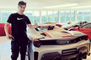 Công nhân trúng số hơn 257 tỷ đồng tìm vợ để "chia sẻ sự giàu có"