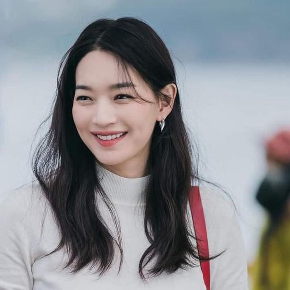 Chuyện tình sóng gió nhưng đẹp như ngôn tình của Shin Min Ah - 4 Chuyện tình sóng gió nhưng đẹp như ngôn tình của Shin Min Ah - 4