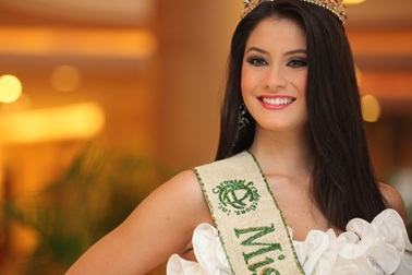 Nụ cười tươi như hoa của mỹ nhân Ecuador