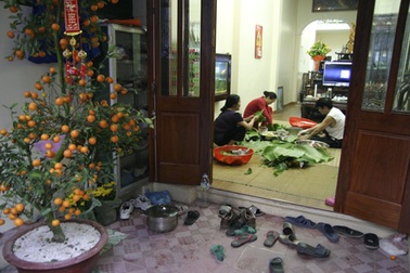 Tình hàng xóm bên nồi bánh chưng tập thể