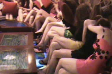 Nữ nhân viên “PR karaoke": Từ hát- uống chung tới...nằm chung 