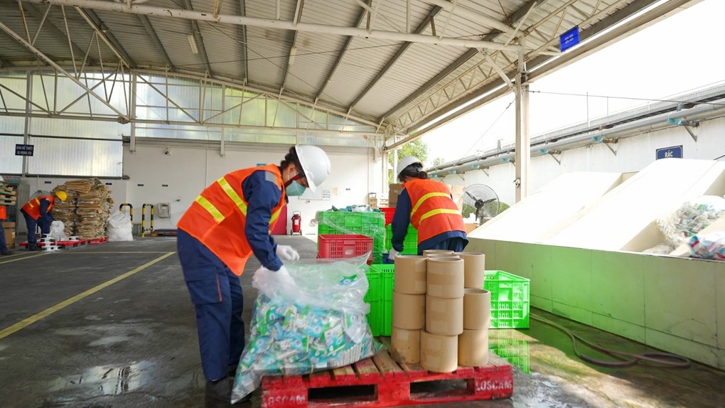 Sữa Cô Gái Hà Lan tăng cường thu gom tái chế bao bì - 4 Sữa Cô Gái Hà Lan tăng cường thu gom tái chế bao bì - 4